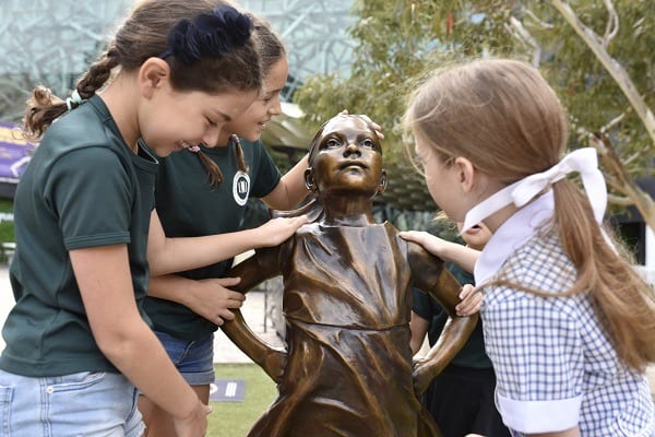 Fearless Girl statue