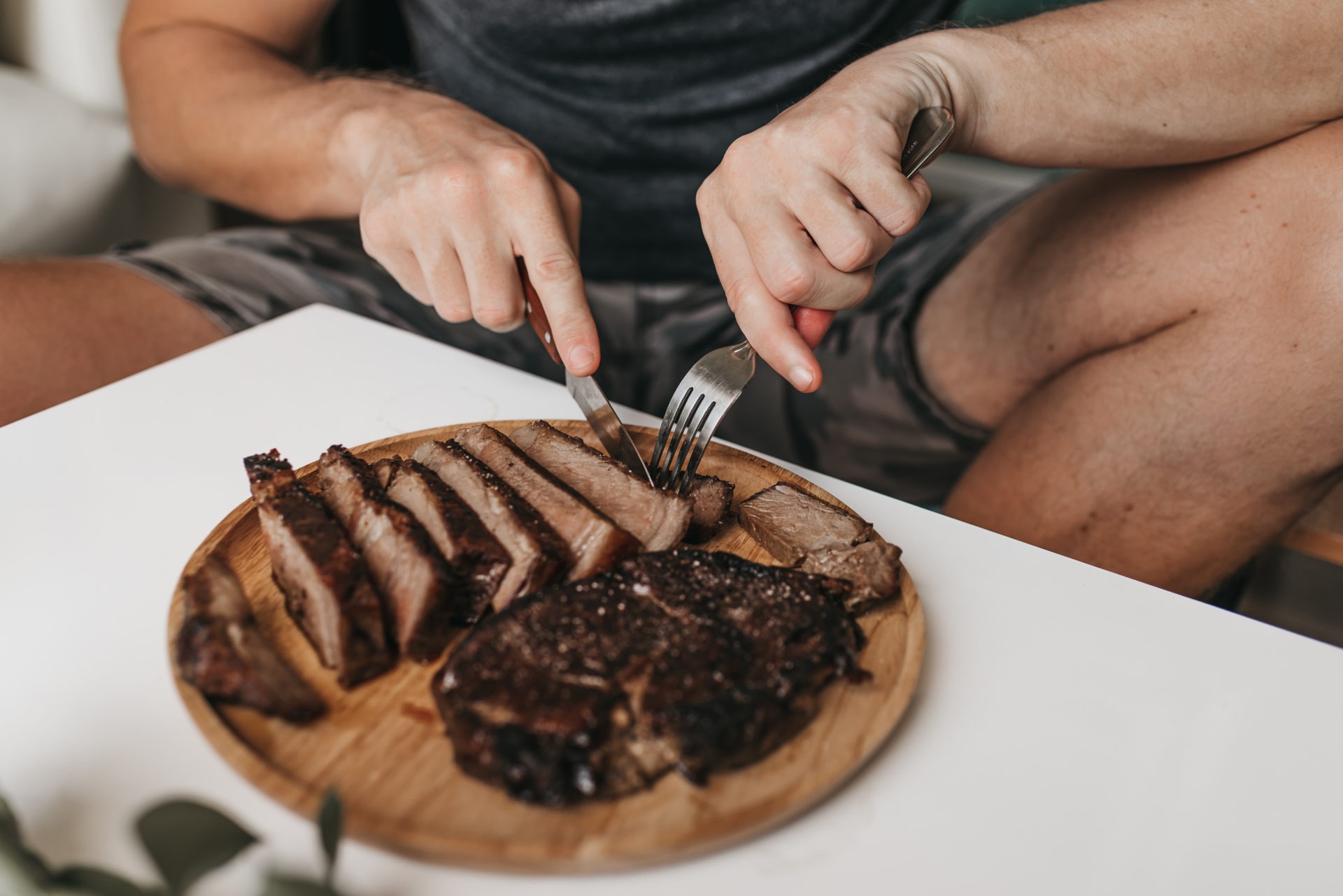Men's meat-heavy diets cause 40% more climate emissions than