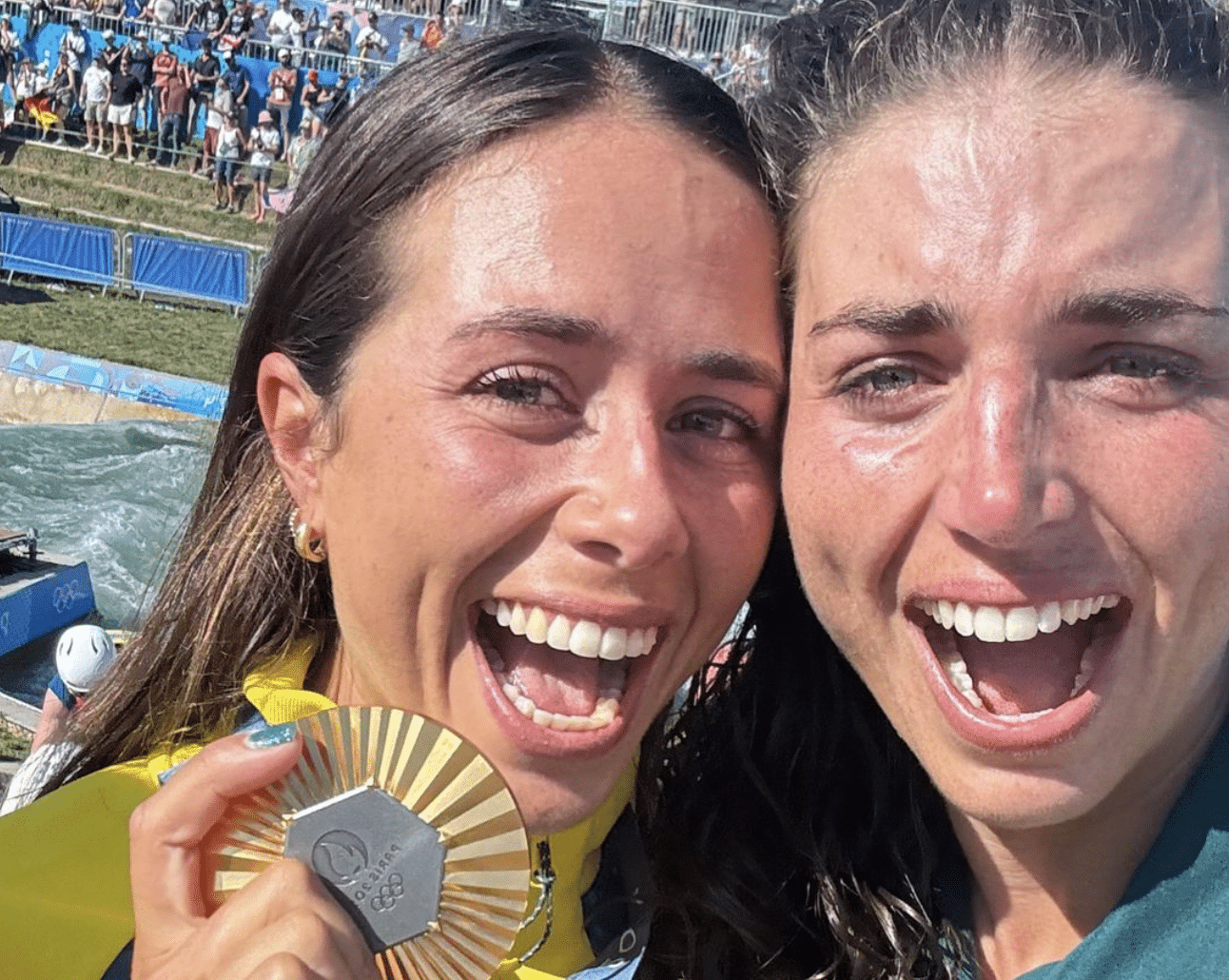 Noémie Fox joins sister Jess as first siblings to win individual gold