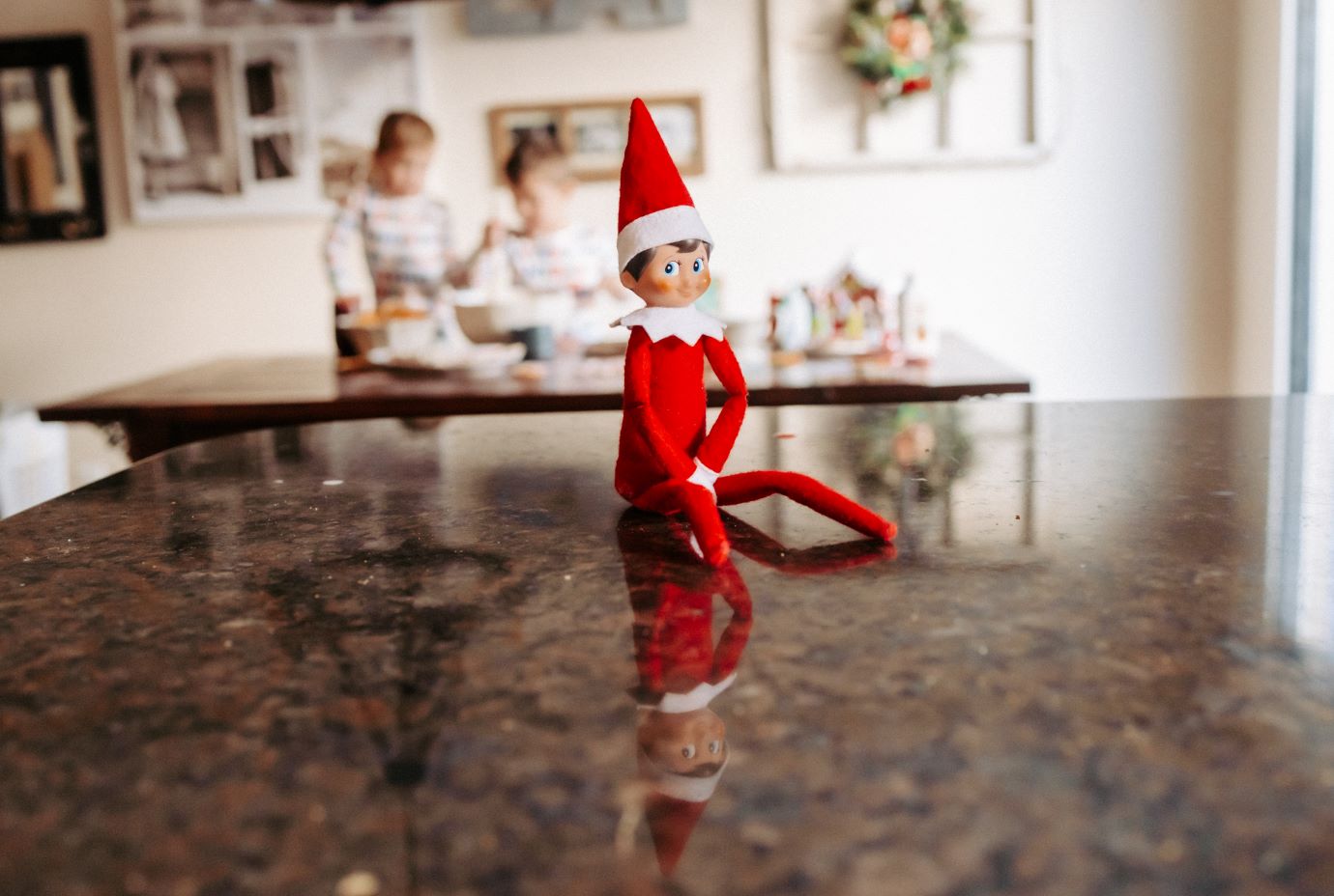 The Elf On The Shelf Present Pile Up Game - Fast-Paced Family Tossing Game