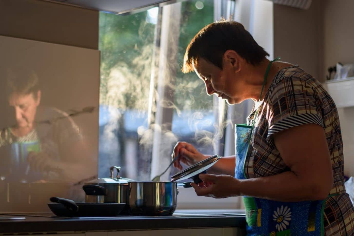 Australians live longer than previous decades but spend more years in poorer health
