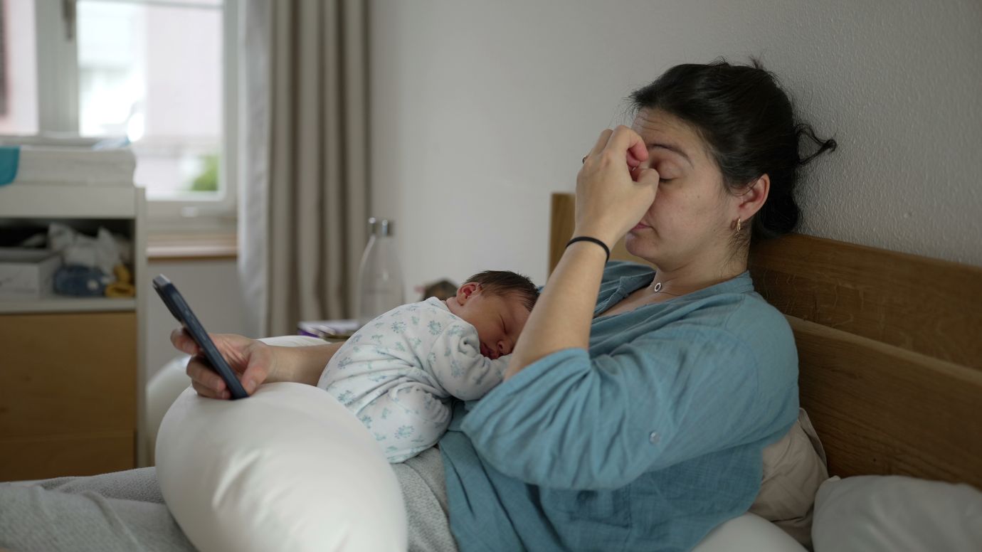 Nearly 40% of mothers experience postnatal depression. This is what makes it worse